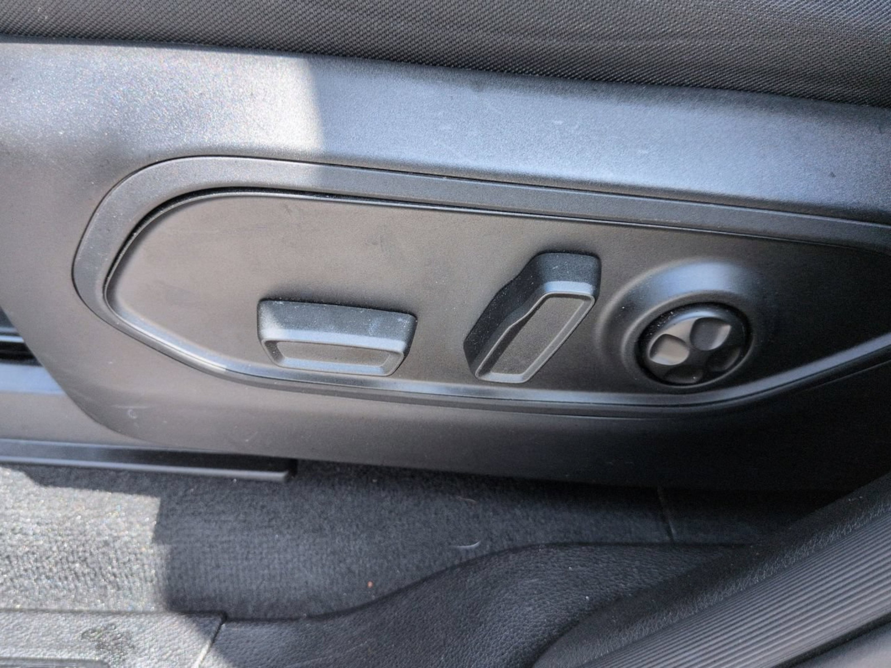 Used 2025 Silver Zynith Jeep Laredo image 18