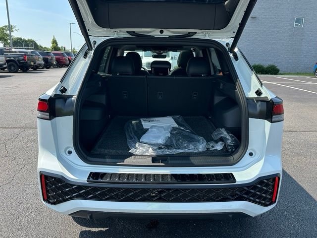 New 2026 Opal White Pearl Volkswagen 2.0T SE R-Line Black image 15