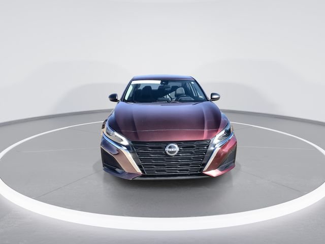 Used 2024 Red Nissan 2.5 SV image 3