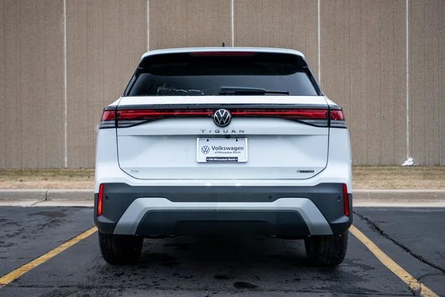 New 2026 White/off-white Volkswagen 2.0T SE image 7