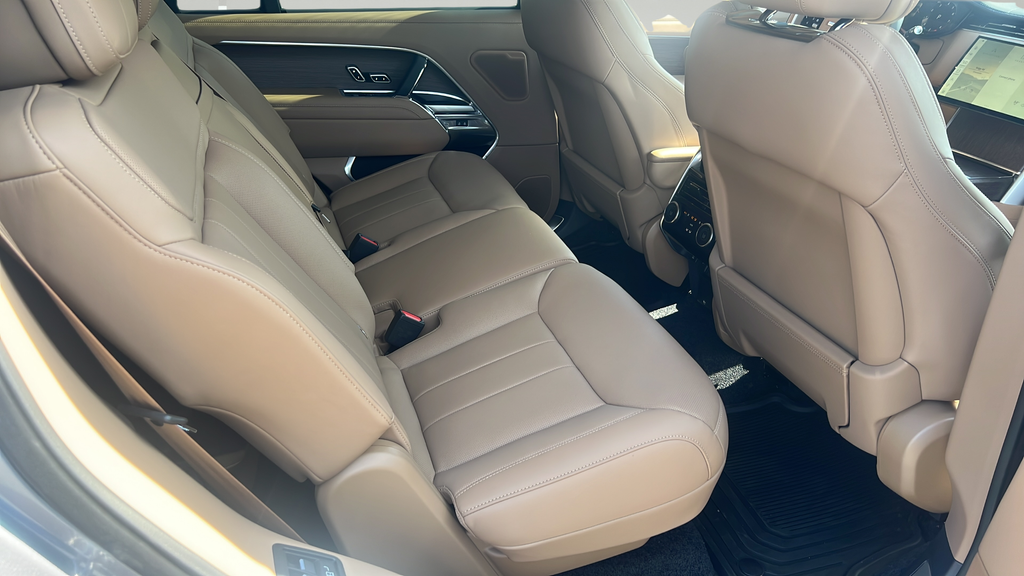2026 Land Rover Range Rover SE - Photo 18