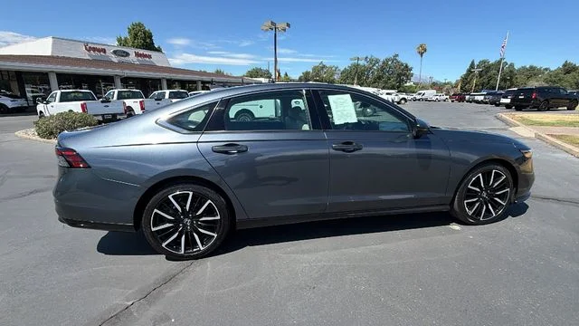 Used 2024  Honda Touring image 3
