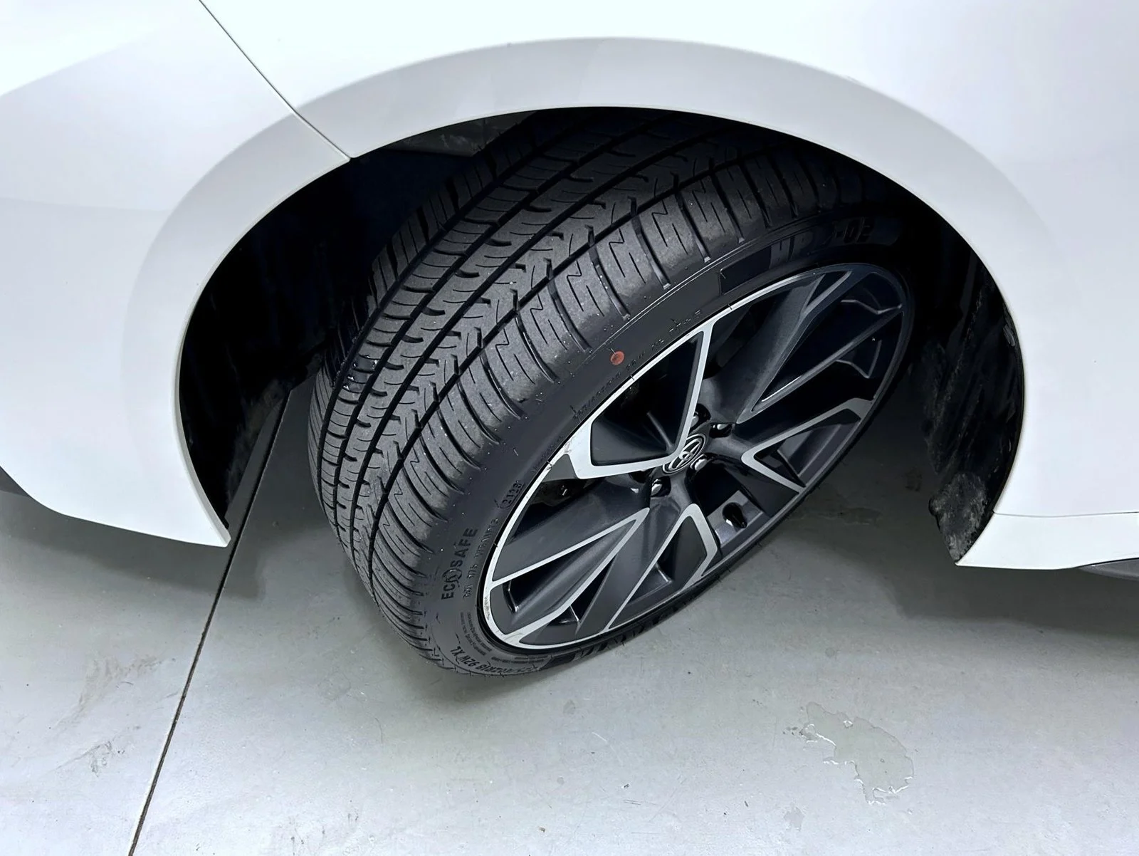 Used 2022 White Toyota SE image 23