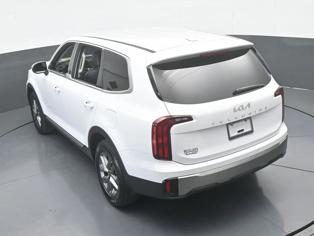 Used 2025 Glacial White Pearl Kia LX image 51