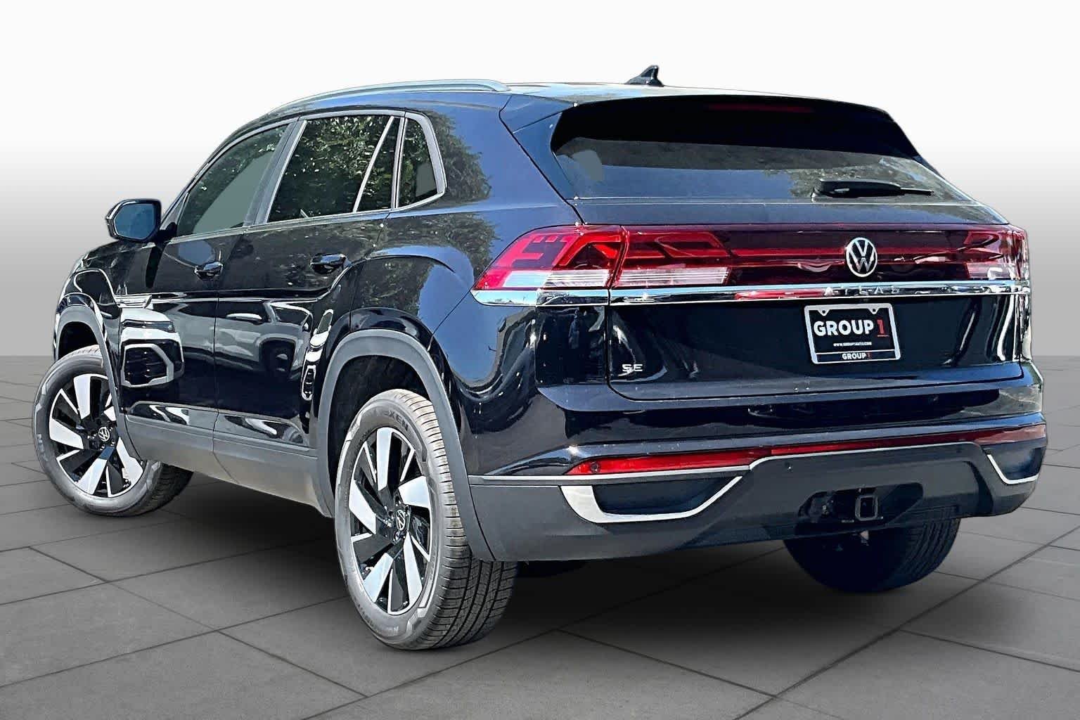 New 2026 Deep Black Pear Volkswagen SE w/Technology image 12