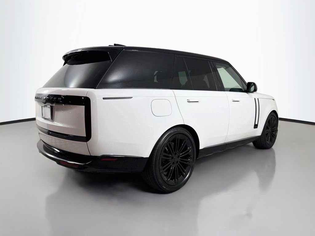 New 2026 Fuji White Land Rover SE image 5