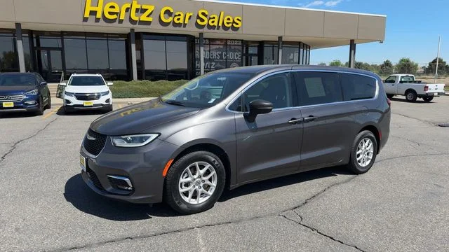 Used 2023 Gray Chrysler Touring L image 4