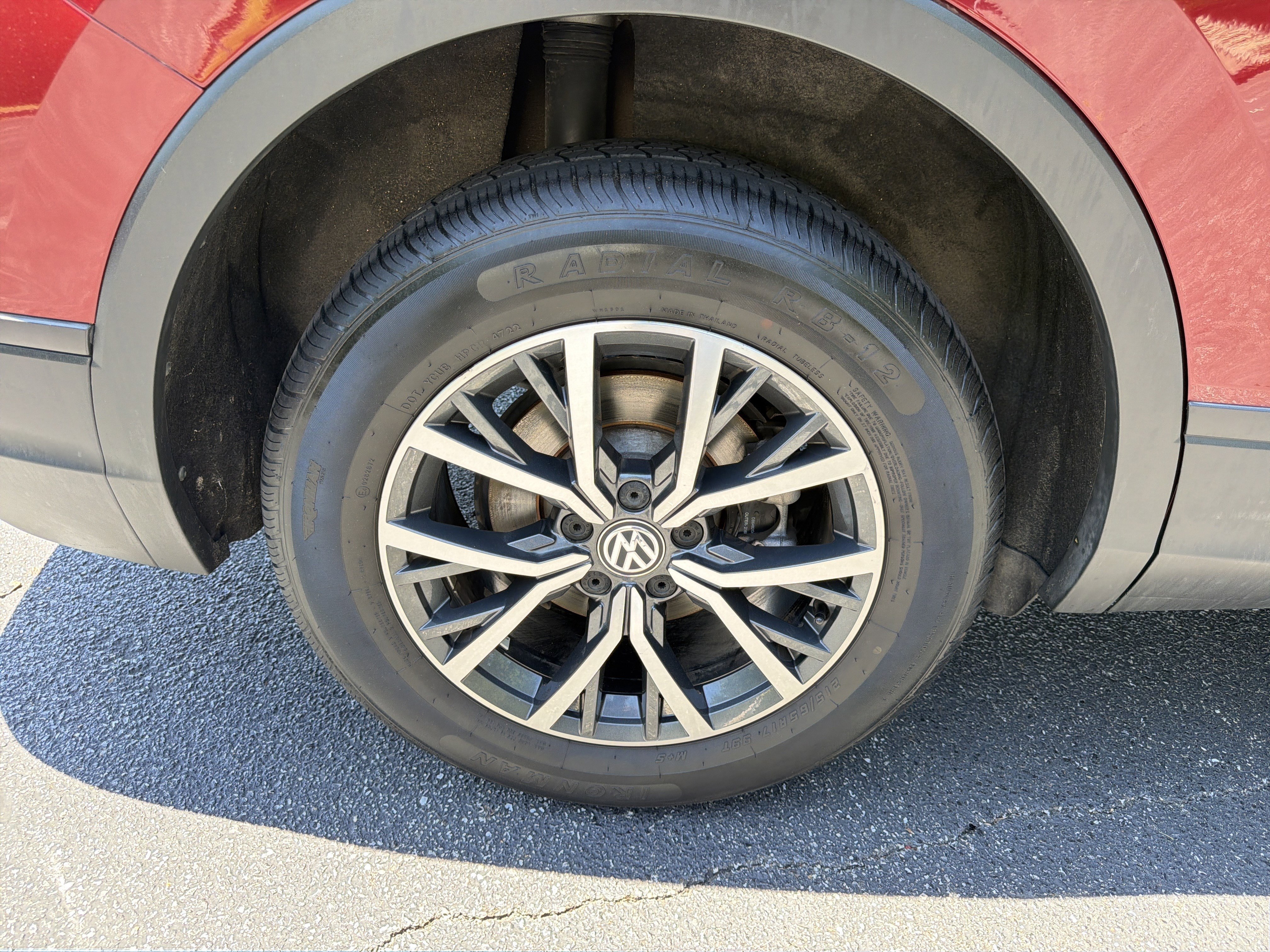 Used 2019  Volkswagen SE image 18