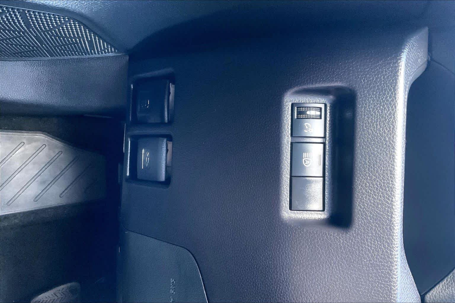 Used 2025 Ice Cap Toyota XLE image 33