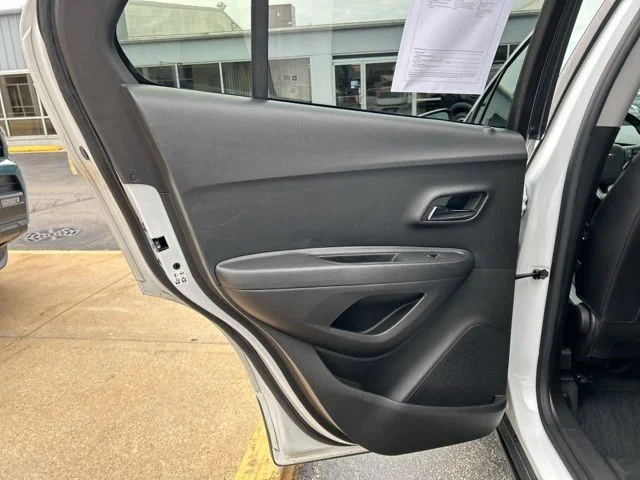 Used 2020 White Chevrolet LT image 17
