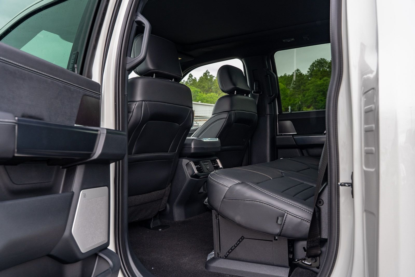 New 2026 Star White Metallic Tri-Coat Ford Platinum® image 14