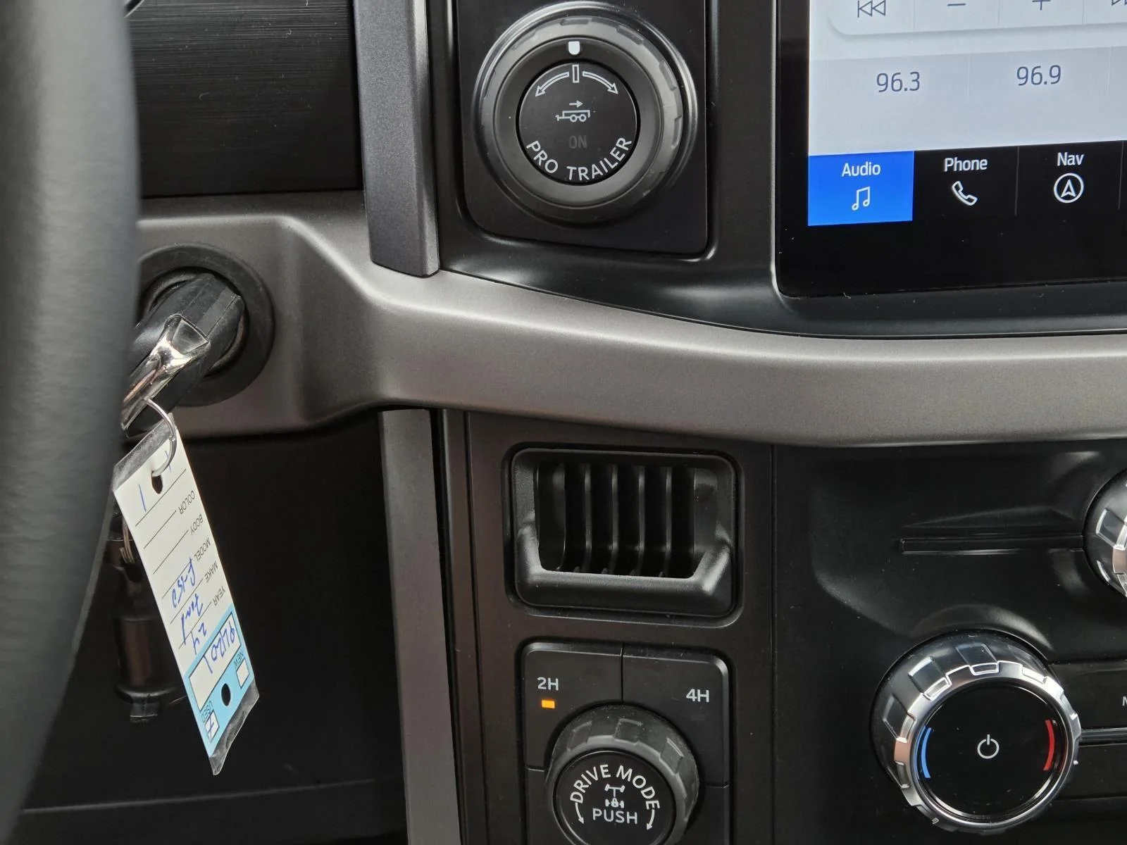 Used 2024 Oxford White Ford XLT image 25