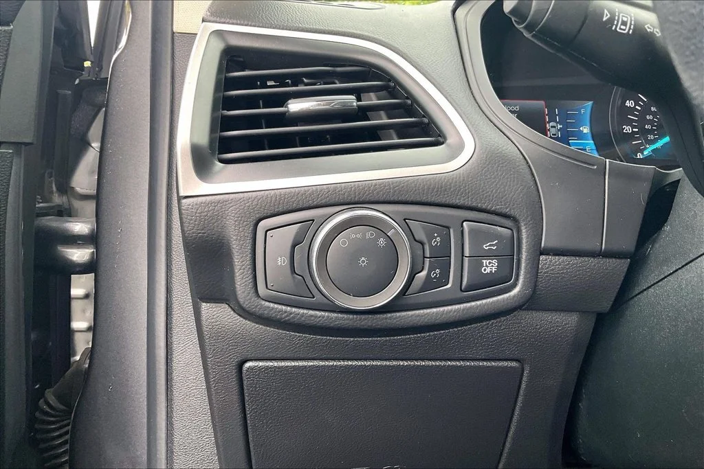 Used 2022 Gray Ford SEL image 37