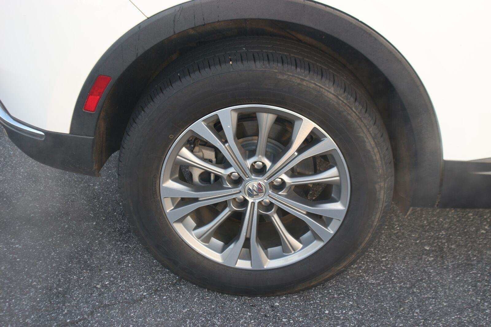 Used 2022 SUMMIT WHITE Buick Preferred image 33