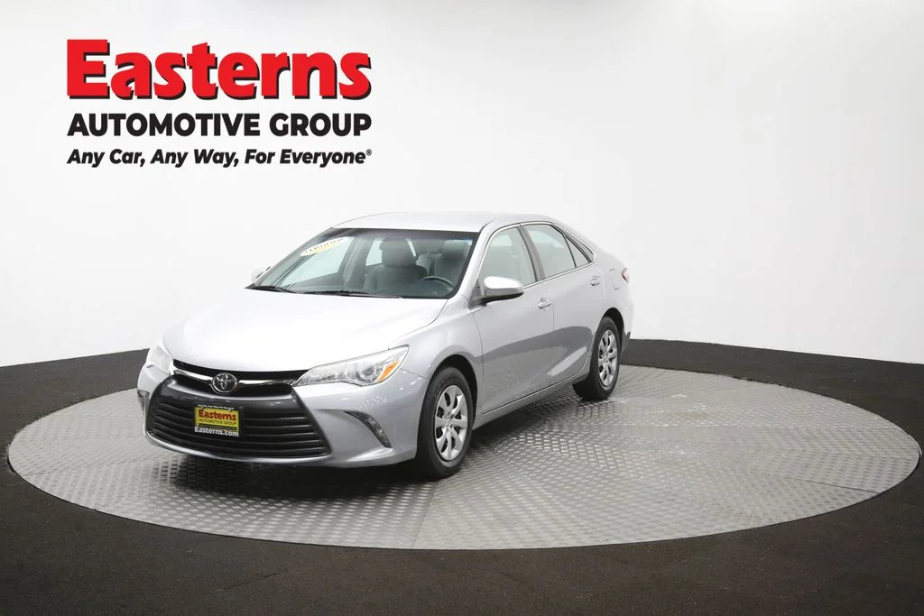 Used 2015 Silver Toyota LE image 53