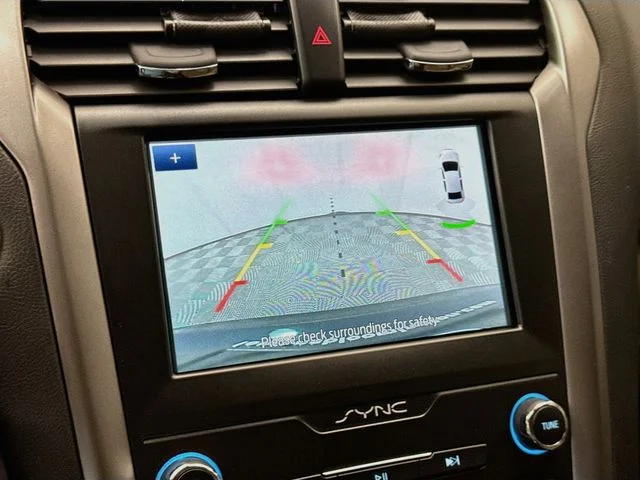 Used 2020 Blue Ford SE image 13