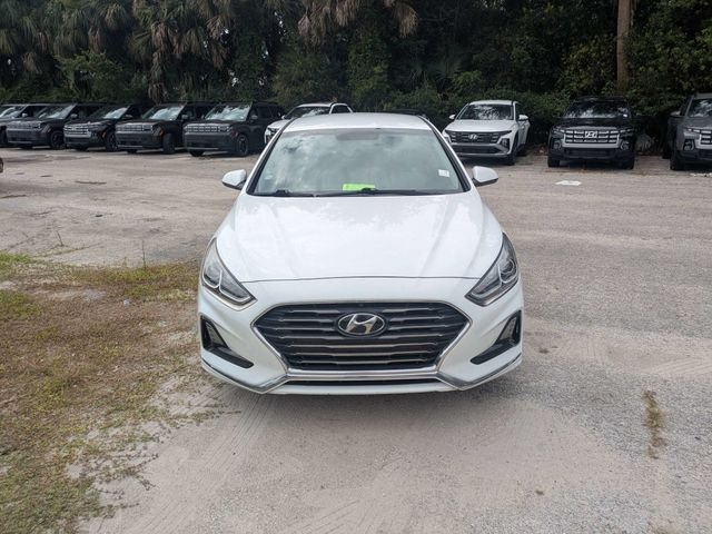 Used 2019 White Hyundai SE image 8