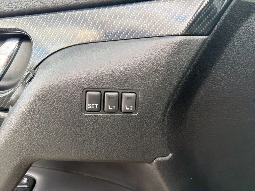 Used 2018 Gray Nissan SL image 26