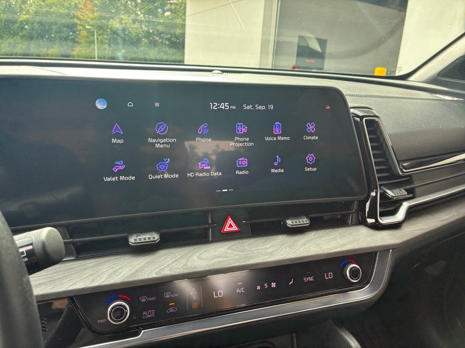 Used 2024 Glacial White Pearl Kia X-Line image 19