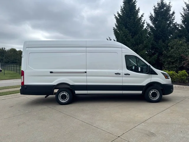 New 2027 White Ford Base image 3