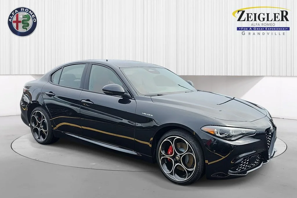 New 2026 Vulcano Black Metallic Exterior Paint Alfa Romeo Veloce image 3