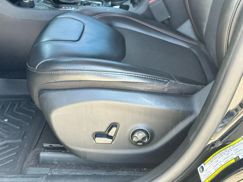 Used 2019 Diamond Black Crystal Pearlcoat Jeep Trailhawk 4x4 image 17