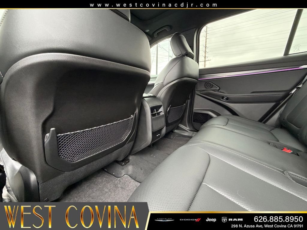 New 2025 Baltic Gray Metallic Clear-Coat Exterior Paint Jeep Limited image 31