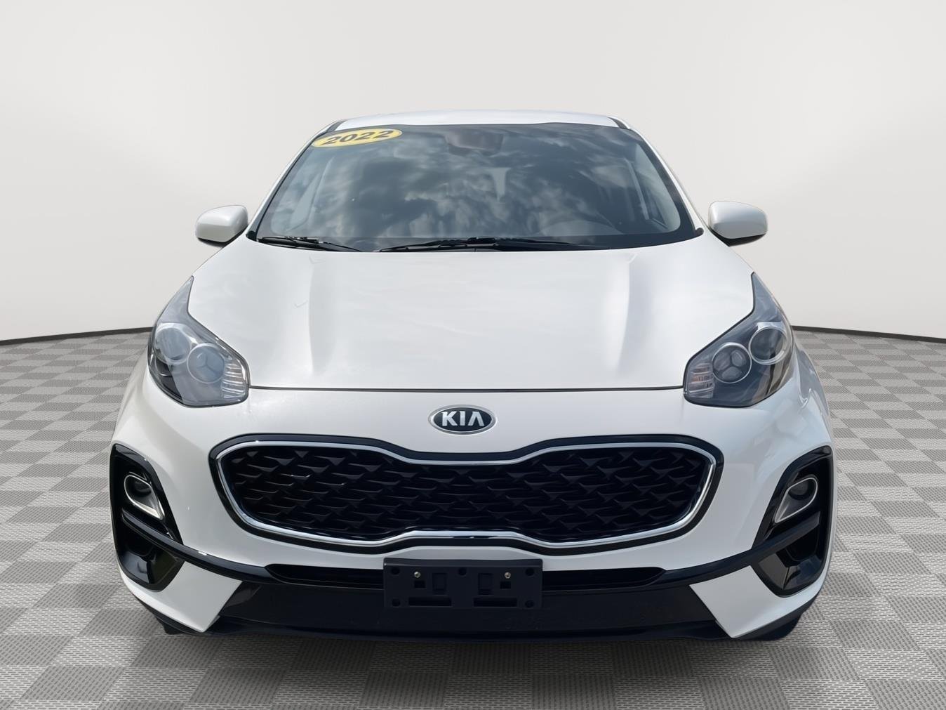 Used 2022 Snow White Pearl Kia LX image 29