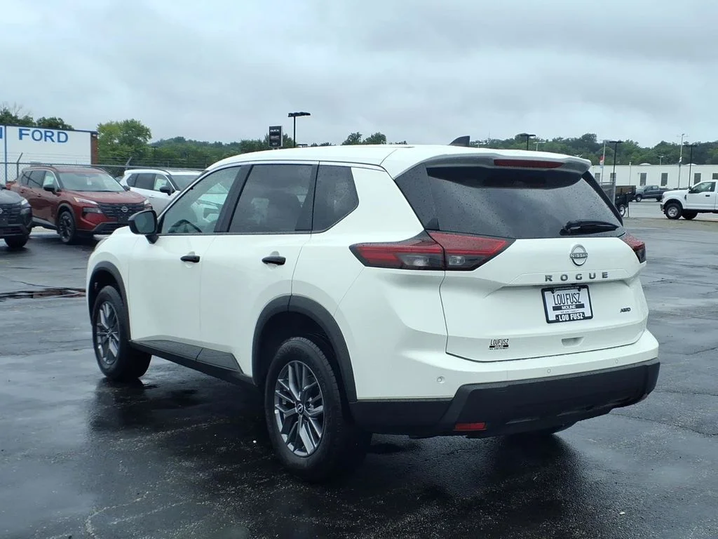 Used 2025 White Nissan S image 8
