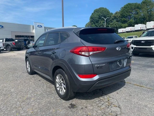 Used 2017 Gray Hyundai SE image 6
