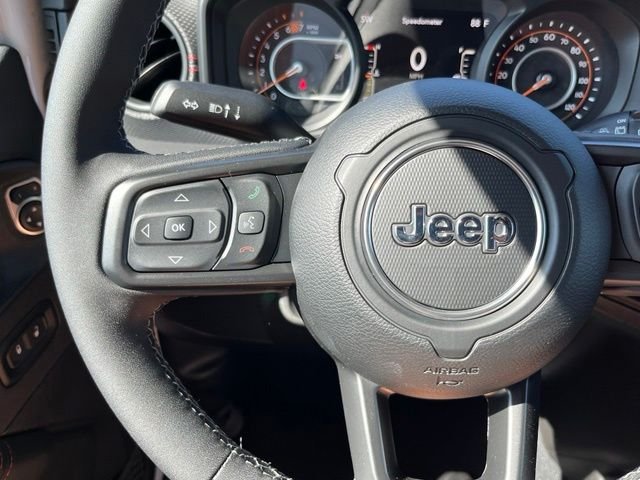 New 2026 Bright White Clear-Coat Exterior Paint Jeep Rubicon image 30