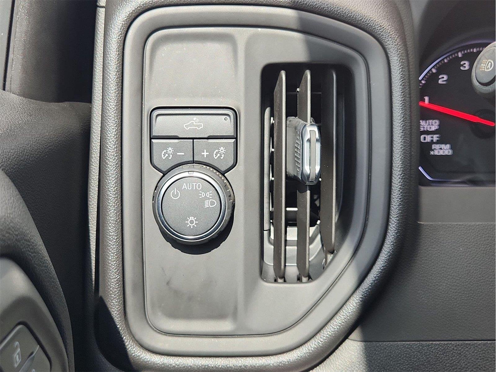2022 Chevrolet Silverado 1500 photo 17 of 32