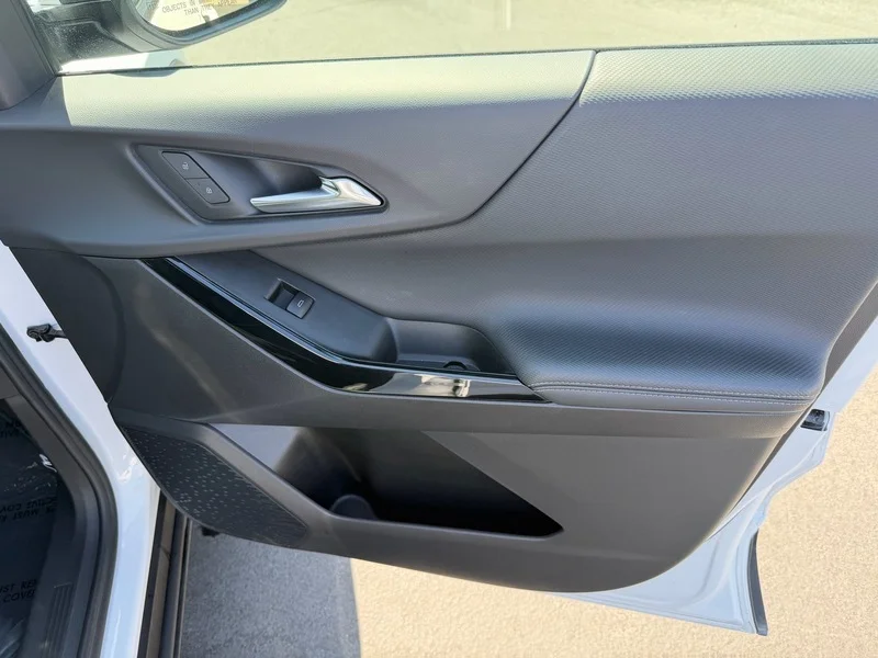 Used 2025 Summit White Chevrolet LT image 19