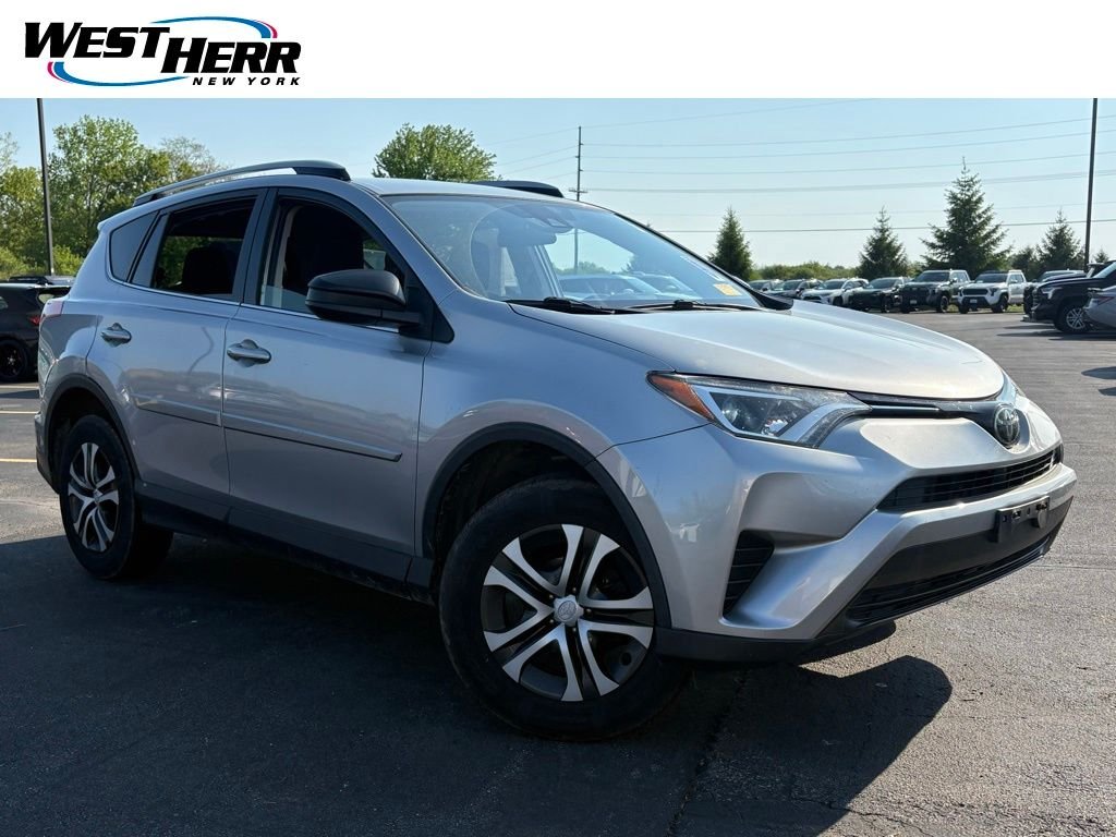 2018 Toyota RAV4 LE AWD's photo
