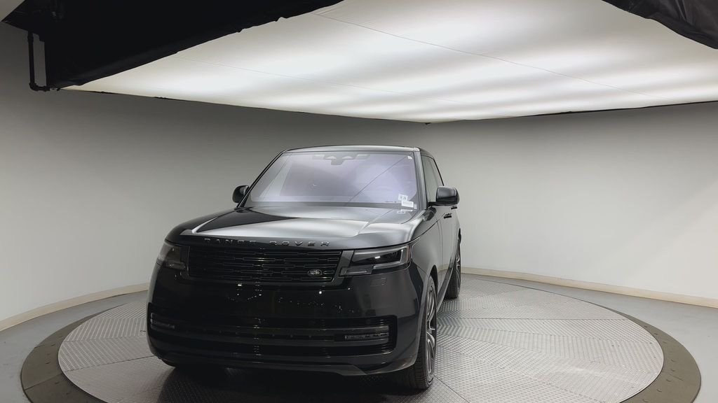 Used 2023  Land Rover SE image 7