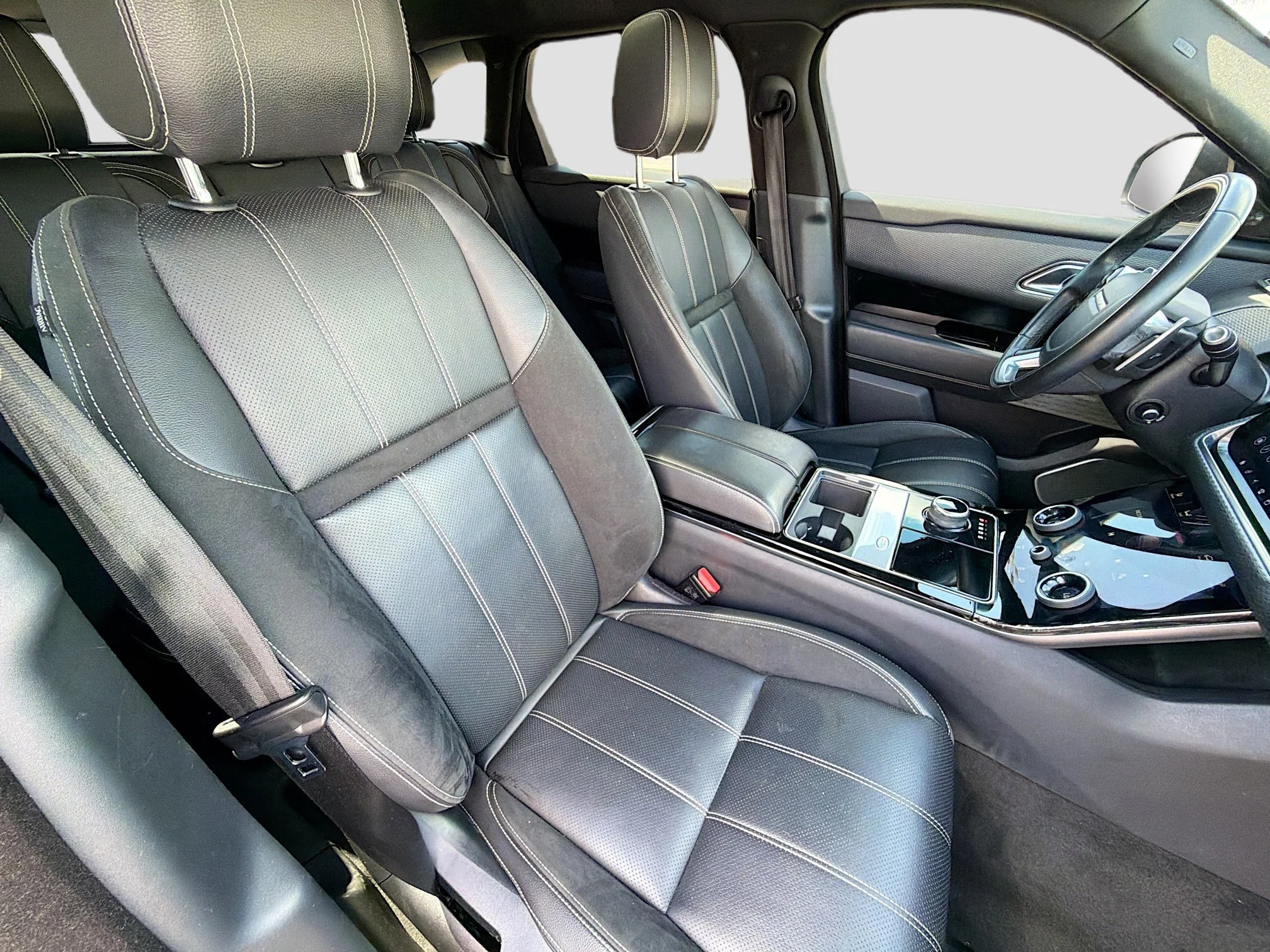 Used 2019 Narvik Black Land Rover R-Dynamic SE image 14