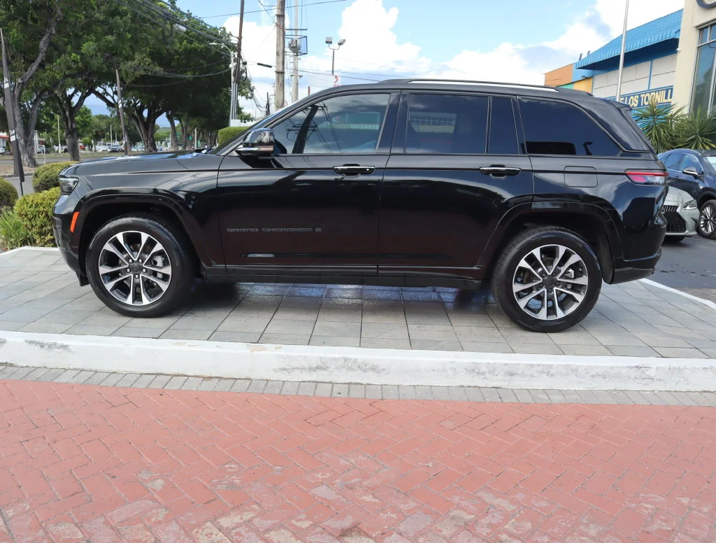 Used 2023 Black Jeep Overland image 8