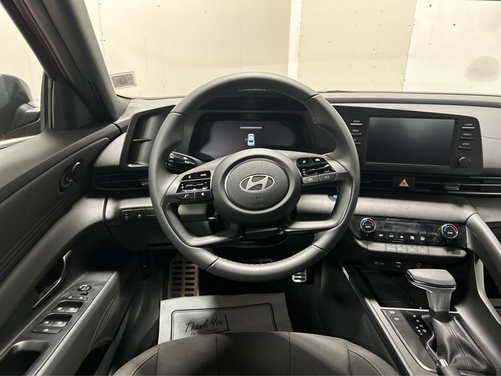 Used 2025 Red Hyundai SEL Sport image 13