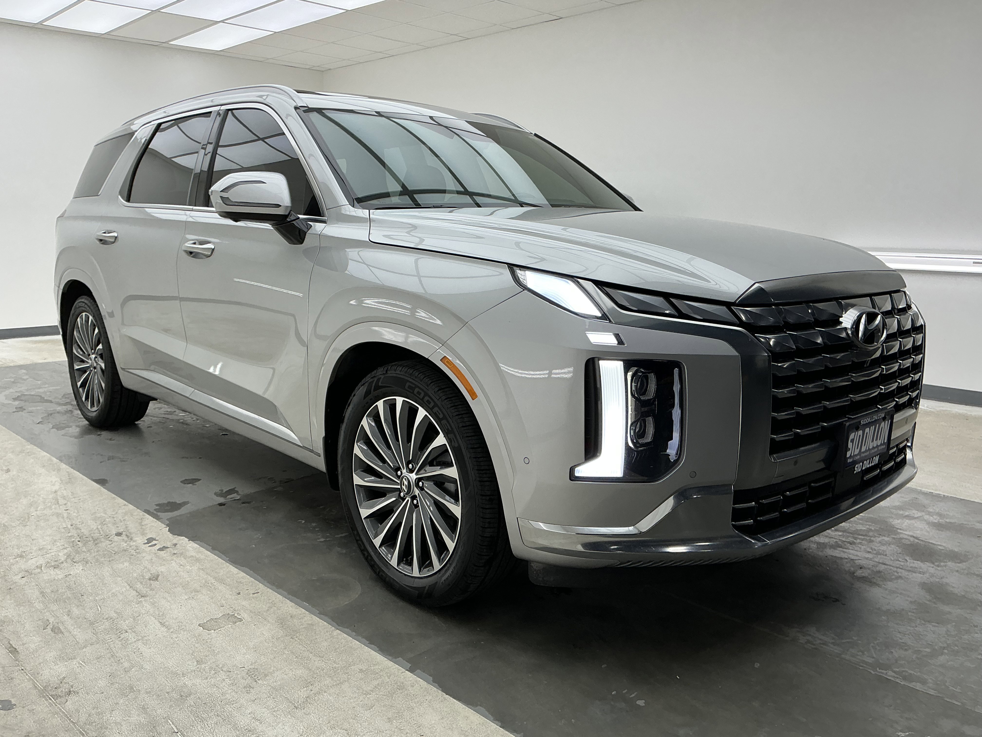 Certified Used 2023 Typhoon Silver Hyundai Calligraphy image 3