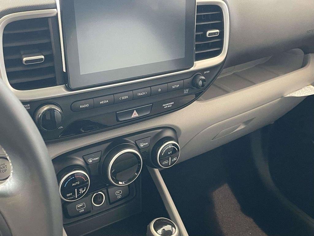 2025 Hyundai Venue SEL - Photo 32
