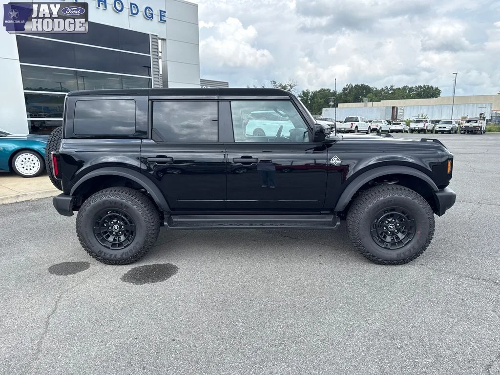 New 2026 Shadow Black Ford Outer Banks® image 8