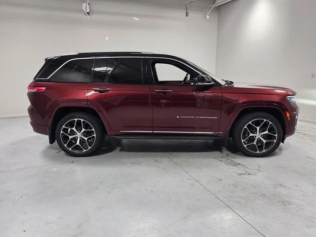 Used 2023 Red Jeep Summit Reserve image 15