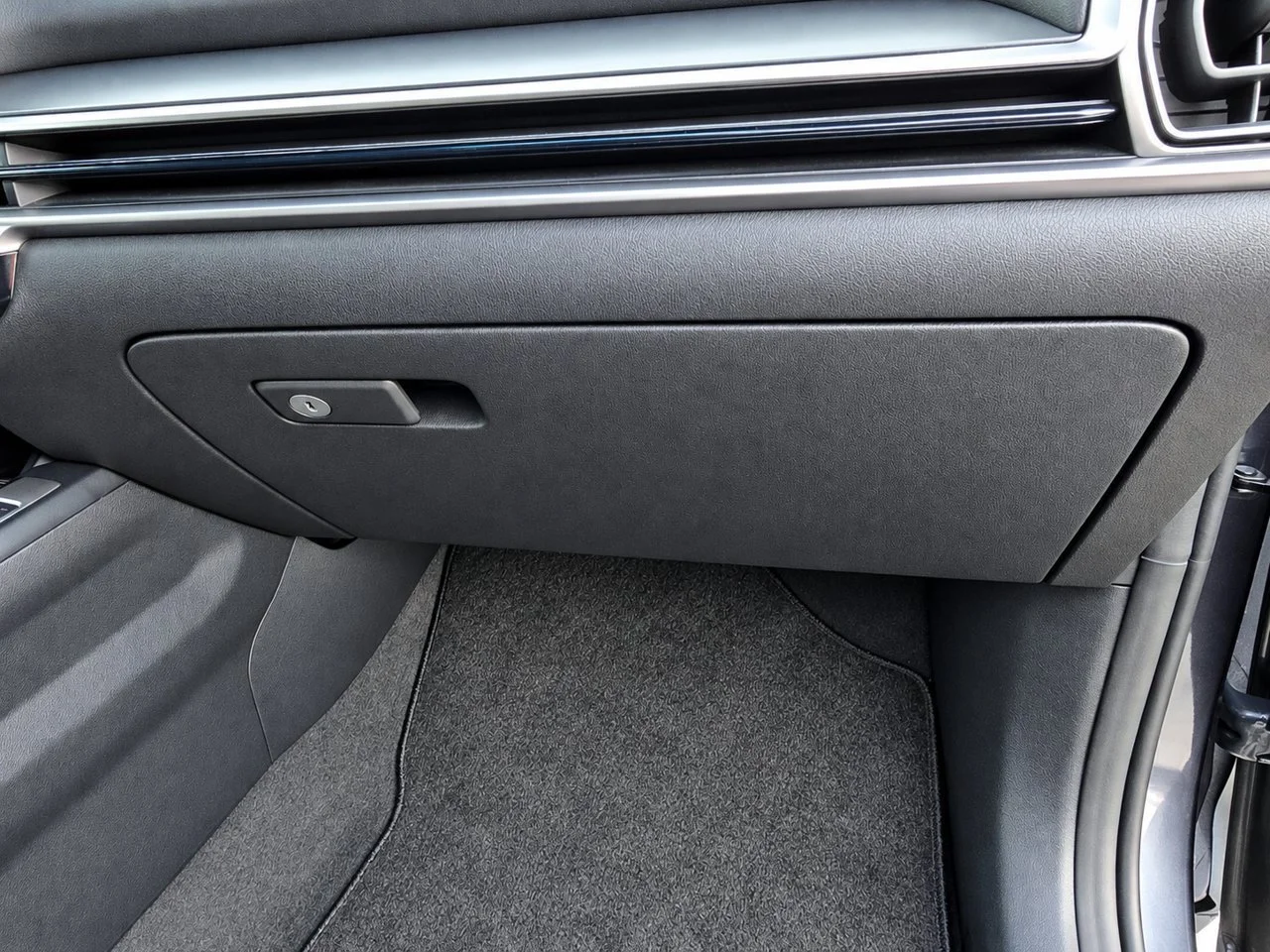 Used 2024  Kia S image 31