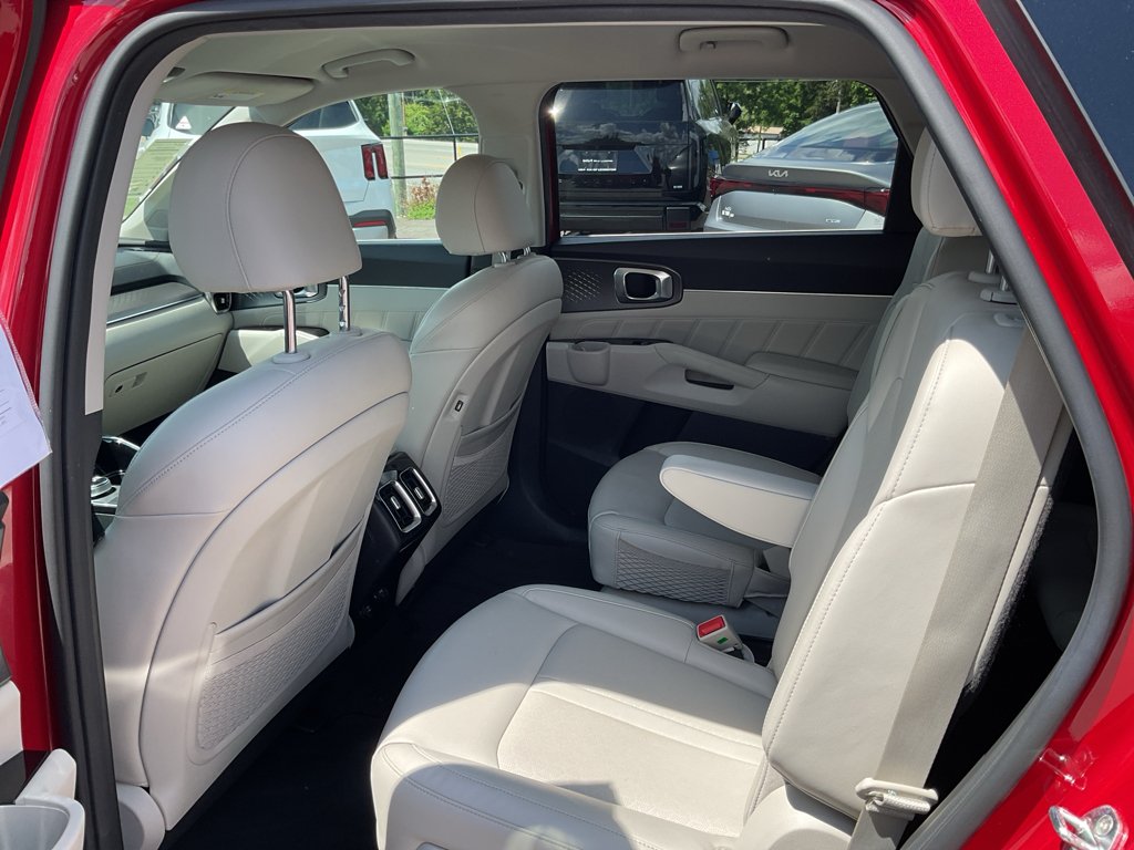 Used 2022 Runway Red Kia SX image 19