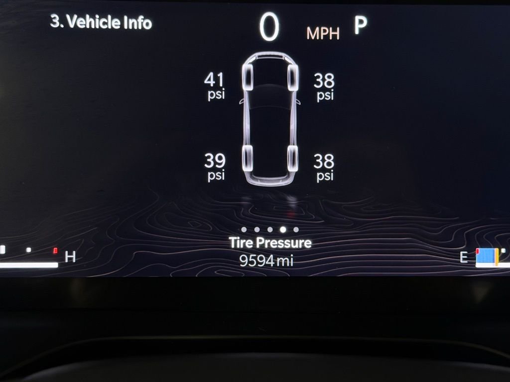 Used 2025 White Jeep Altitude image 15