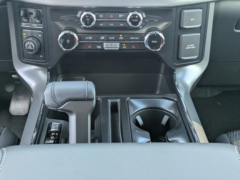 New 2026 Agate Black Metallic Ford XLT image 18