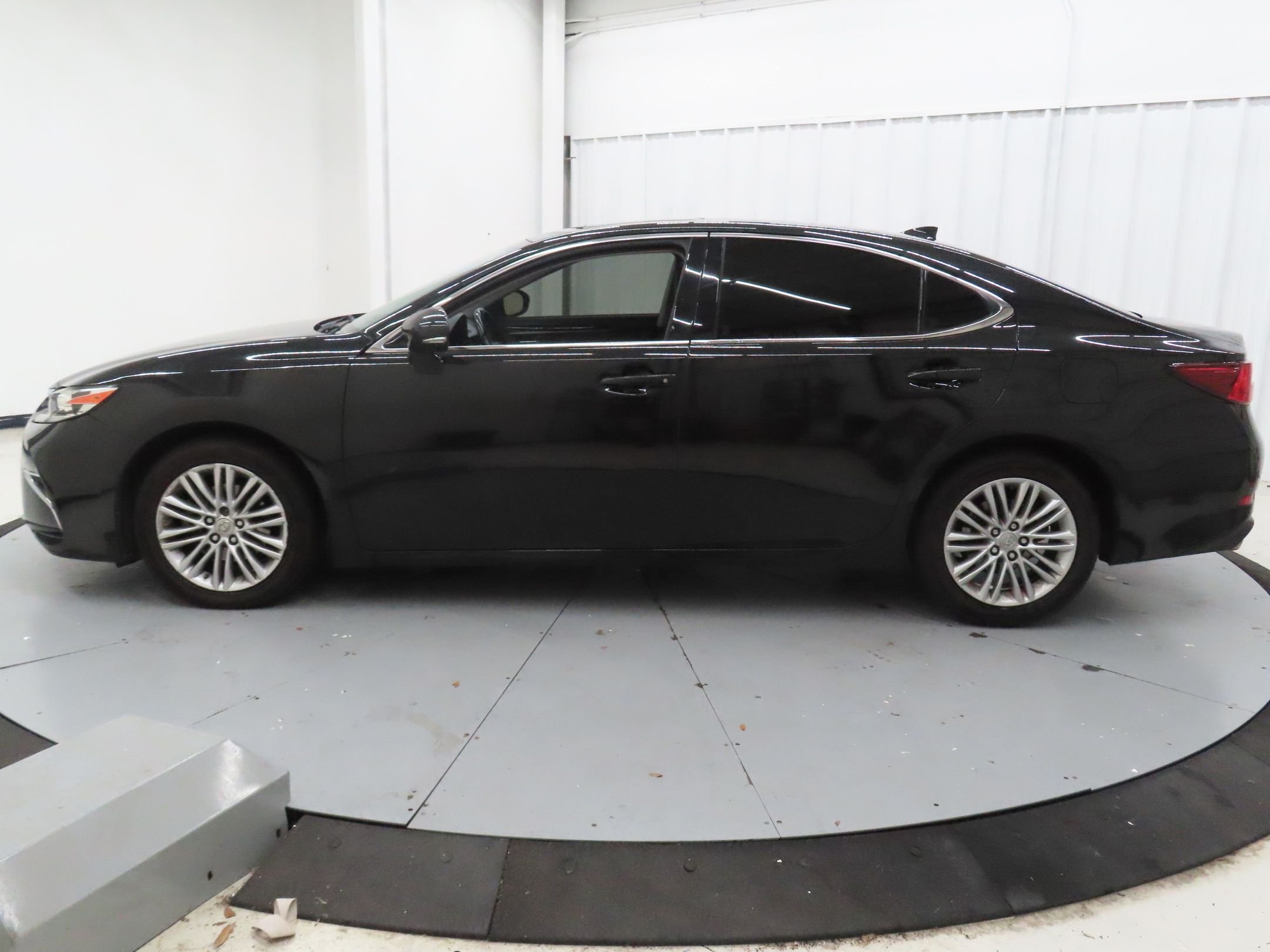 Used 2016  Lexus 350 image 7