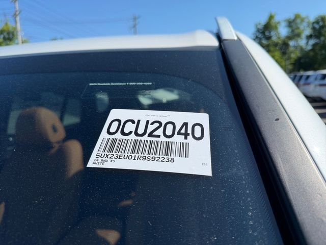 Used 2024 White BMW xDrive40i image 29