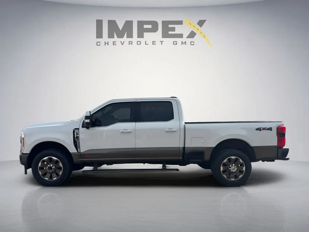 Used 2023  Ford King Ranch image 2