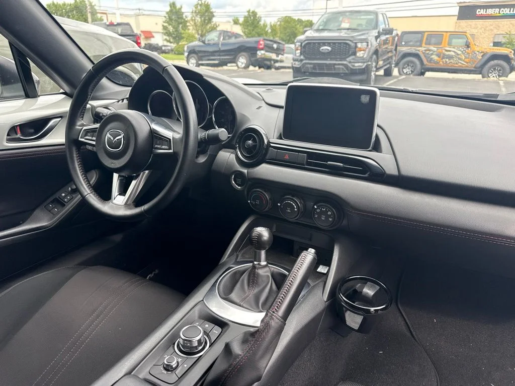 Used 2016 White Mazda Club image 15
